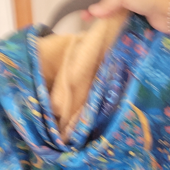 Colorful Abstract Hoodie With Fury Lining throughout!!! 3x Shein - Picture 3 of 7